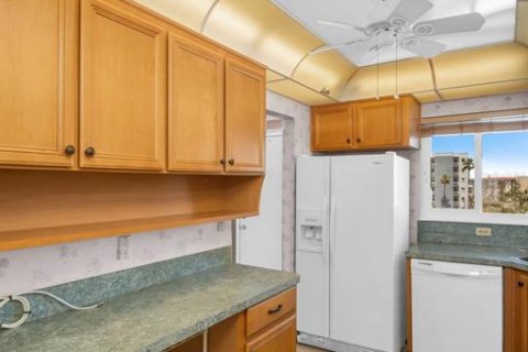 Condo in Gulfport, Florida, 2 bedrooms  № 1652584 - photo 15