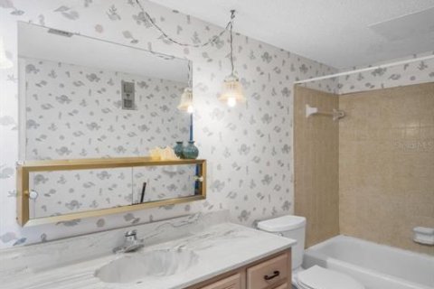 Condo in Gulfport, Florida, 2 bedrooms  № 1652584 - photo 22