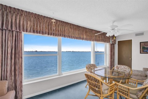 Condo in Gulfport, Florida, 2 bedrooms  № 1652584 - photo 7
