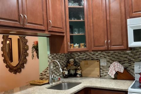 Copropriété à vendre à Palm Harbor, Floride: 2 chambres, 90.95 m2 № 2150931 - photo 12