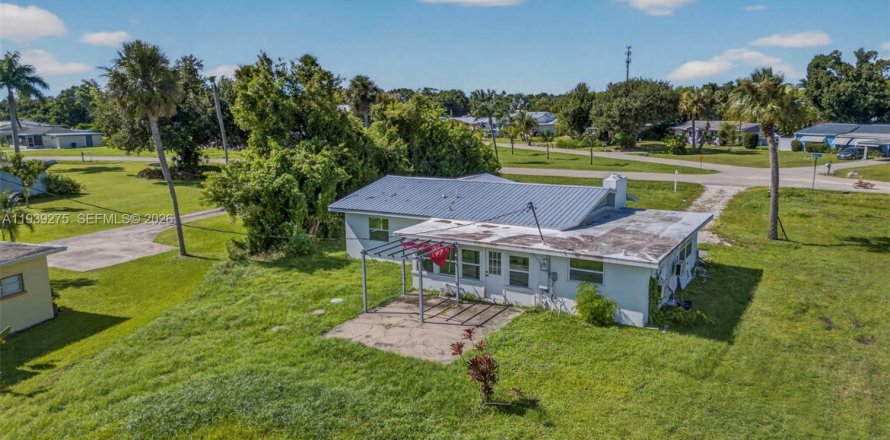 Villa ou maison à Fort Myers, Floride 3 chambres, 142.51 m2 № 1996569