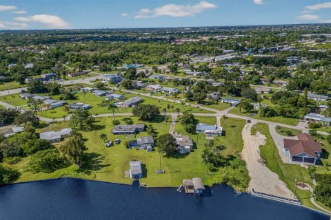Villa ou maison à vendre à Fort Myers, Floride: 3 chambres, 142.51 m2 № 1996569 - photo 5