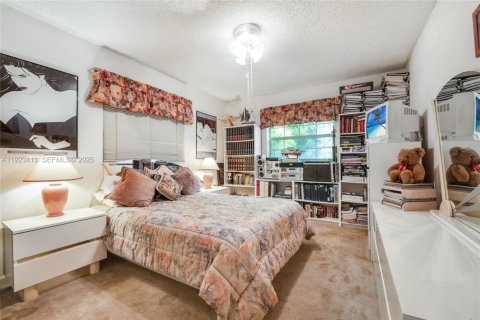 House in Palmetto Bay, Florida 4 bedrooms, 263.29 sq.m. № 2082845 - photo 13