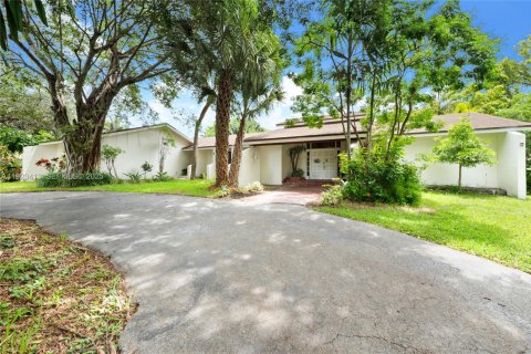 House in Palmetto Bay, Florida 4 bedrooms, 263.29 sq.m. № 2082845 - photo 2