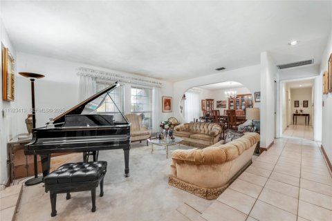 House in Palmetto Bay, Florida 4 bedrooms, 263.29 sq.m. № 2082845 - photo 7