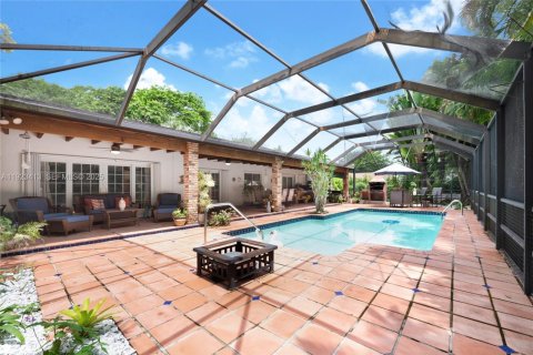 House in Palmetto Bay, Florida 4 bedrooms, 263.29 sq.m. № 2082845 - photo 4