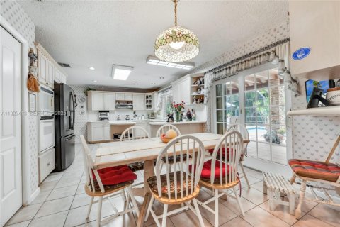 House in Palmetto Bay, Florida 4 bedrooms, 263.29 sq.m. № 2082845 - photo 11