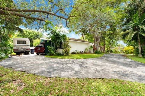 House in Palmetto Bay, Florida 4 bedrooms, 263.29 sq.m. № 2082845 - photo 3