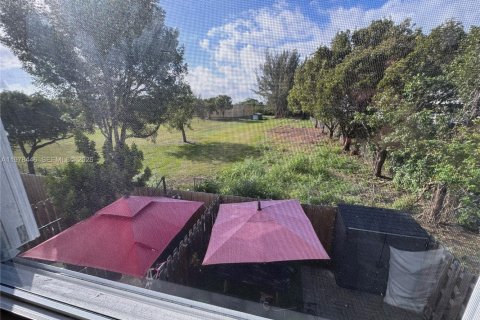 House in Homestead, Florida 3 bedrooms, 129.41 sq.m. № 2044403 - photo 18