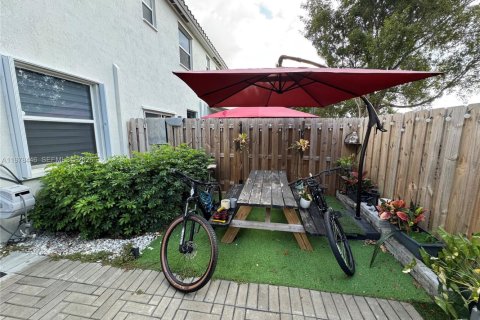 House in Homestead, Florida 3 bedrooms, 129.41 sq.m. № 2044403 - photo 11