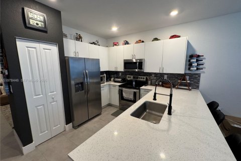 House in Homestead, Florida 3 bedrooms, 129.41 sq.m. № 2044403 - photo 9