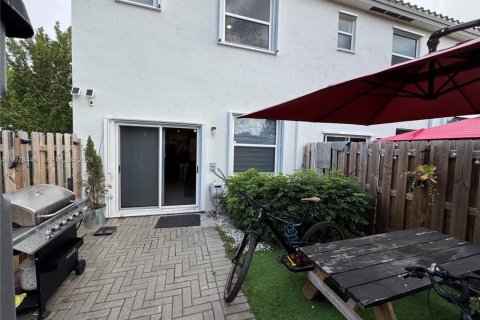 House in Homestead, Florida 3 bedrooms, 129.41 sq.m. № 2044403 - photo 21