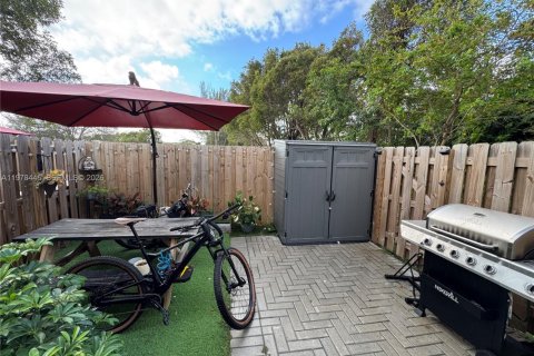 House in Homestead, Florida 3 bedrooms, 129.41 sq.m. № 2044403 - photo 10