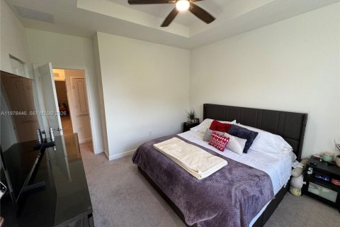 House in Homestead, Florida 3 bedrooms, 129.41 sq.m. № 2044403 - photo 15