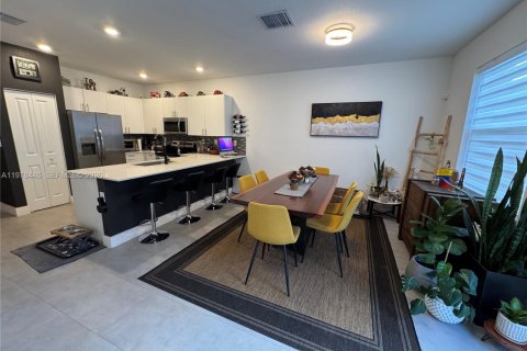 House in Homestead, Florida 3 bedrooms, 129.41 sq.m. № 2044403 - photo 4