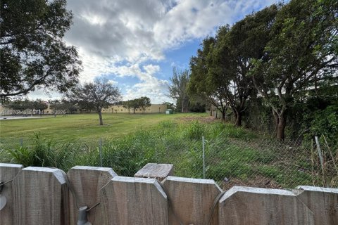 House in Homestead, Florida 3 bedrooms, 129.41 sq.m. № 2044403 - photo 20