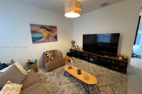 House in Homestead, Florida 3 bedrooms, 129.41 sq.m. № 2044403 - photo 2