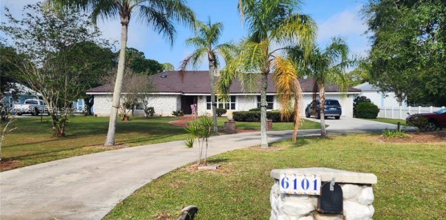 Casa en St. Lucie, Florida 4 dormitorios, 241.27 m2 № 2088247