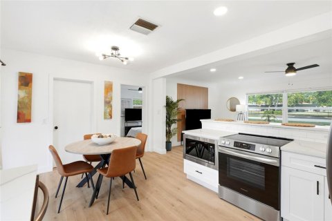 Купить виллу или дом в Клируотер, Флорида 8 комнат, 118.45м2, № 2149703 - фото 10