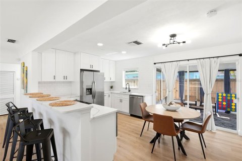 Купить виллу или дом в Клируотер, Флорида 8 комнат, 118.45м2, № 2149703 - фото 7