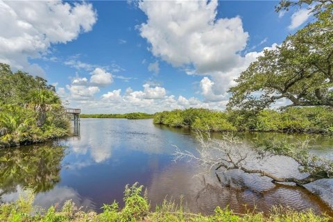 House in Punta Gorda, Florida 3 bedrooms, 306.58 sq.m. № 2105127 - photo 9