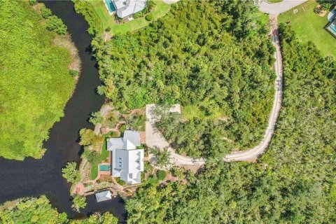 House in Punta Gorda, Florida 3 bedrooms, 306.58 sq.m. № 2105127 - photo 12