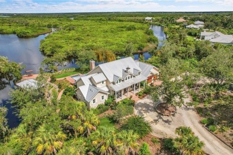 House in Punta Gorda, Florida 3 bedrooms, 306.58 sq.m. № 2105127 - photo 13
