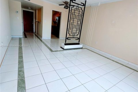 Снять в аренду кондоминиум в Санрайз, Флорида 2 спальни, 78.97м2, № 1941544 - фото 6