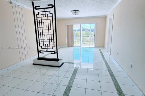 Снять в аренду кондоминиум в Санрайз, Флорида 2 спальни, 78.97м2, № 1941544 - фото 7