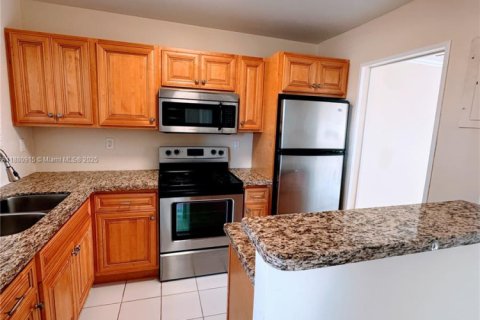 Снять в аренду кондоминиум в Санрайз, Флорида 2 спальни, 78.97м2, № 1941544 - фото 4