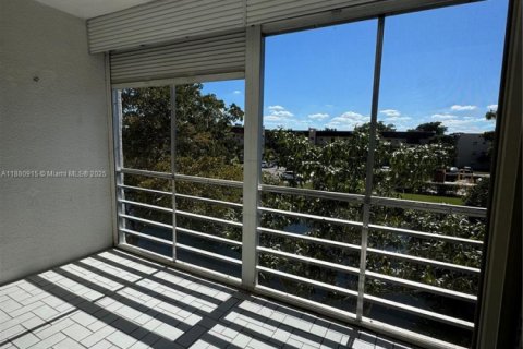 Снять в аренду кондоминиум в Санрайз, Флорида 2 спальни, 78.97м2, № 1941544 - фото 11