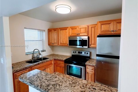 Снять в аренду кондоминиум в Санрайз, Флорида 2 спальни, 78.97м2, № 1941544 - фото 3