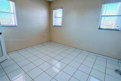 Снять в аренду кондоминиум в Санрайз, Флорида 2 спальни, 78.97м2, № 1941544 - фото 9