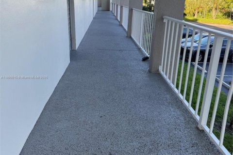 Copropriété à louer à Sunrise, Floride: 2 chambres, 78.97 m2 № 1941544 - photo 1