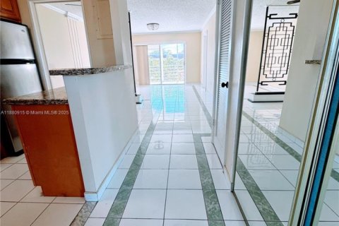 Снять в аренду кондоминиум в Санрайз, Флорида 2 спальни, 78.97м2, № 1941544 - фото 5