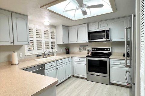 Купить кондоминиум в Пунта-Горда, Флорида 8 комнат, 124.02м2, № 1843506 - фото 6