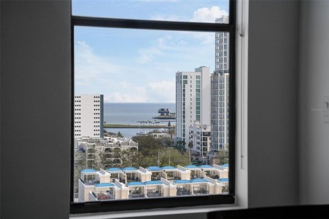 Condo in Saint Petersburg, Florida, 2 bedrooms  № 1565406 - photo 23