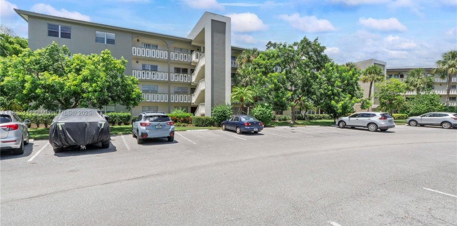Condominio en Coconut Creek, Florida, 2 dormitorios № 1896459