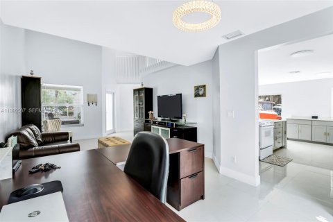 Купить виллу или дом в Катлер-Бей, Флорида 4 спальни, 182.74м2, № 2056262 - фото 15