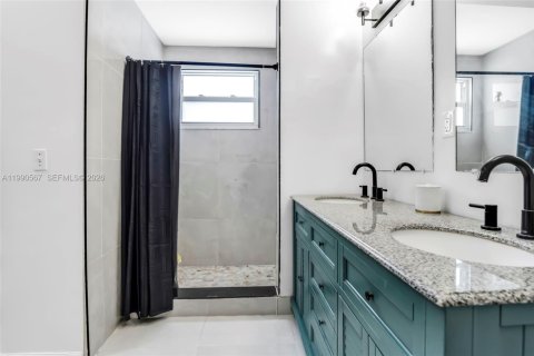 Купить виллу или дом в Катлер-Бей, Флорида 4 спальни, 182.74м2, № 2056262 - фото 18