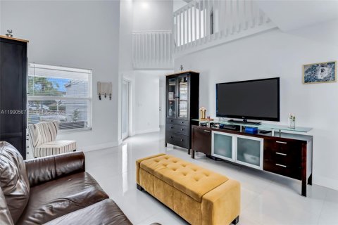 Купить виллу или дом в Катлер-Бей, Флорида 4 спальни, 182.74м2, № 2056262 - фото 6