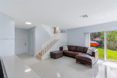 Купить виллу или дом в Катлер-Бей, Флорида 4 спальни, 182.74м2, № 2056262 - фото 9