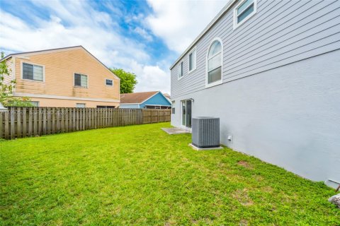 Купить виллу или дом в Катлер-Бей, Флорида 4 спальни, 182.74м2, № 2056262 - фото 28