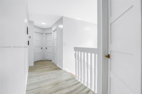 Купить виллу или дом в Катлер-Бей, Флорида 4 спальни, 182.74м2, № 2056262 - фото 26