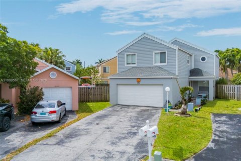 Купить виллу или дом в Катлер-Бей, Флорида 4 спальни, 182.74м2, № 2056262 - фото 2