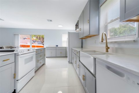 Купить виллу или дом в Катлер-Бей, Флорида 4 спальни, 182.74м2, № 2056262 - фото 11