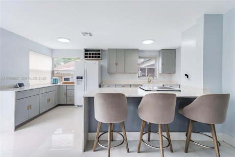 Купить виллу или дом в Катлер-Бей, Флорида 4 спальни, 182.74м2, № 2056262 - фото 14