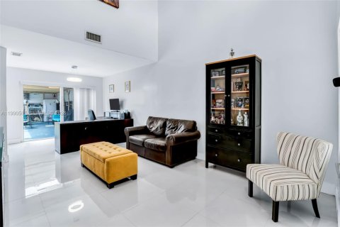 Купить виллу или дом в Катлер-Бей, Флорида 4 спальни, 182.74м2, № 2056262 - фото 5