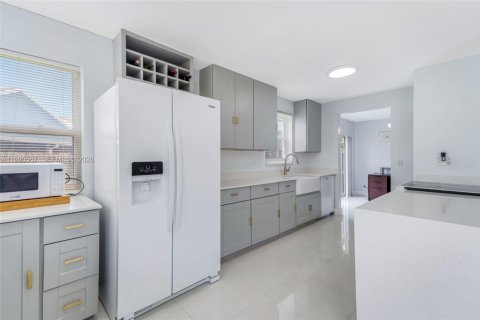 Купить виллу или дом в Катлер-Бей, Флорида 4 спальни, 182.74м2, № 2056262 - фото 12