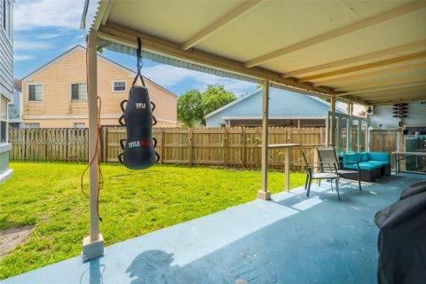 Купить виллу или дом в Катлер-Бей, Флорида 4 спальни, 182.74м2, № 2056262 - фото 30